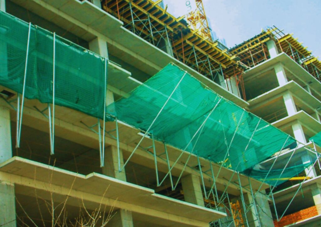 Construction safety nets for building sites